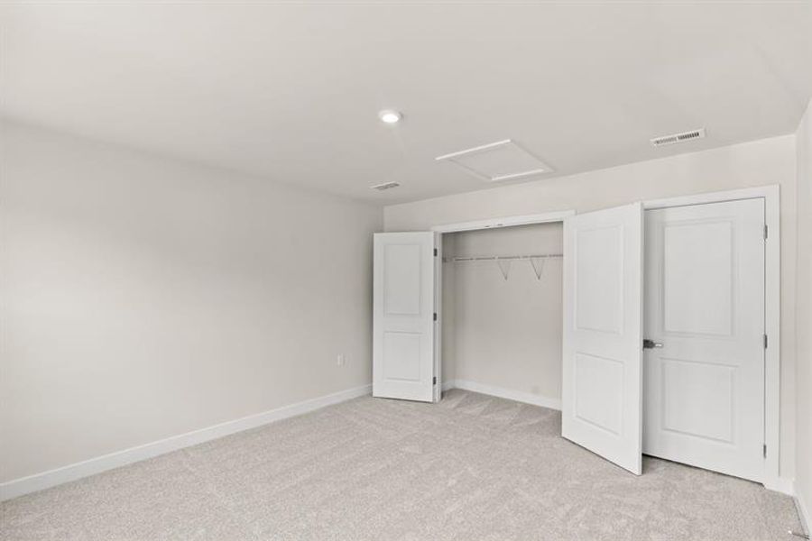 Spacious, unfurnished interior of a new home in Middle Creek Village Coastal Cottages & Villas, Bolivia (Image 17).