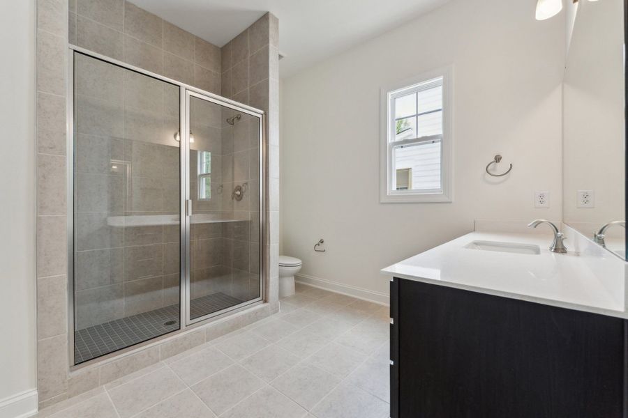 17- HHHunt Homes Mason Guest Suite Bathroom