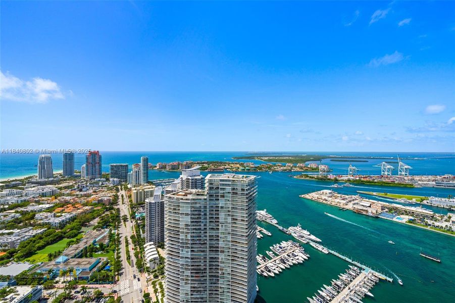Condo located in Miami Beach, FL showcasing its design and architecture (Image 3).