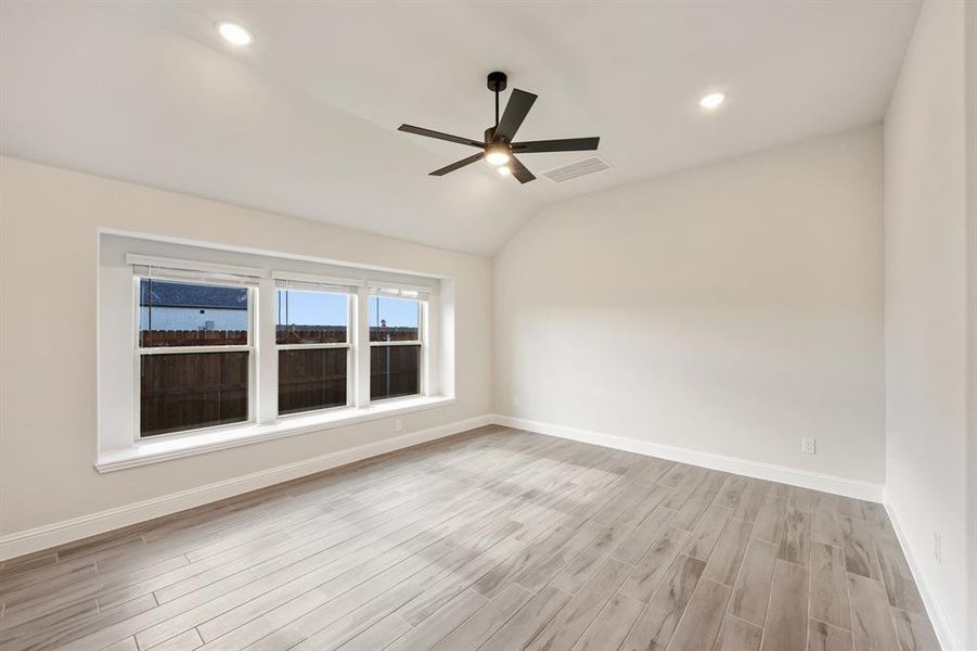 Spacious, unfurnished interior of a new home in Sonoma Verde, McLendon-Chisholm (Image 26).