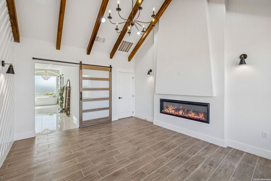 Spacious, unfurnished interior of a new home in , Floresville (Image 22).