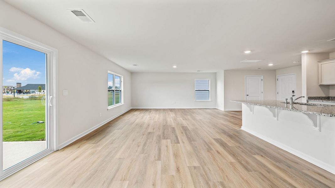 Spacious, unfurnished interior of a new home in Cloverdale Hills, Piedmont (Image 17).