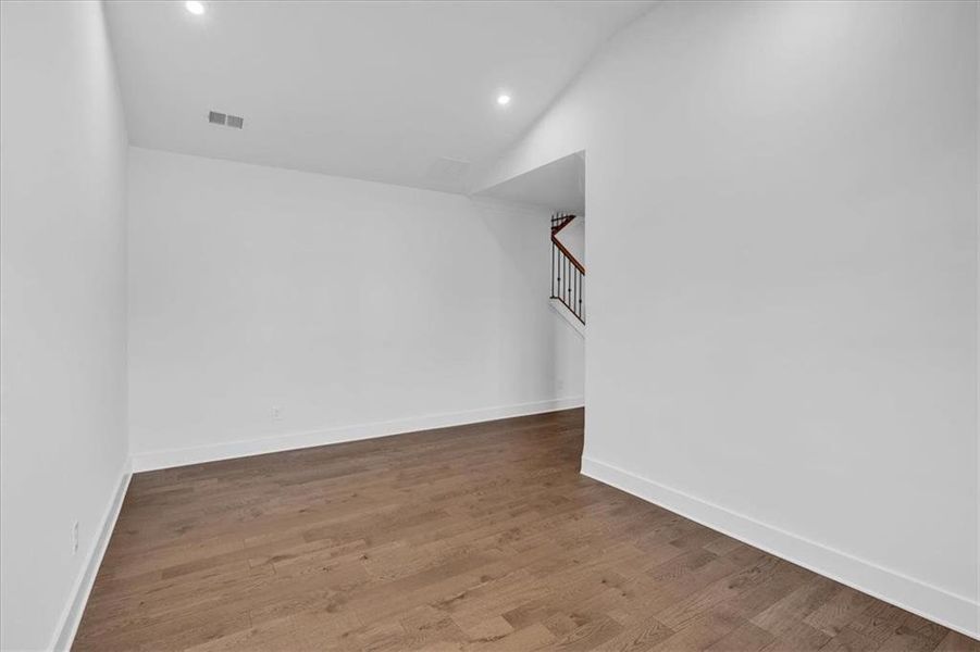 Spacious, unfurnished interior of a new home in Springside Reserve, Powder Springs (Image 31).