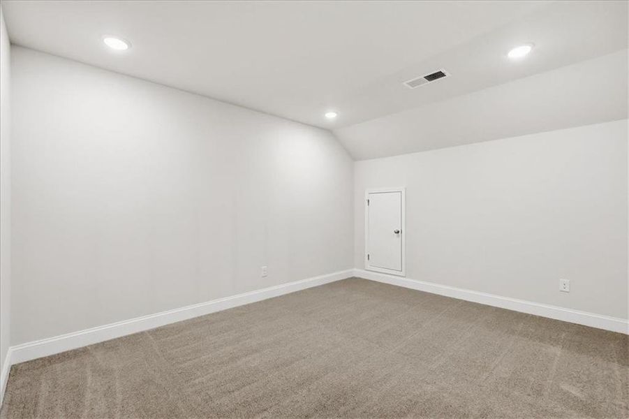 Spacious, unfurnished interior of a new home in , Monroe (Image 51).