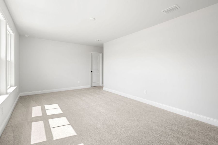 Spacious, unfurnished interior of a new home in Heartwood, Richmond Hill (Image 28).
