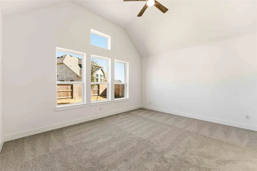 Spacious, unfurnished interior of a new home in Valencia, Manvel (Image 24).