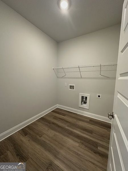 Spacious, unfurnished interior of a new home in Mirror Lake at South Harbour, Villa Rica (Image 17).