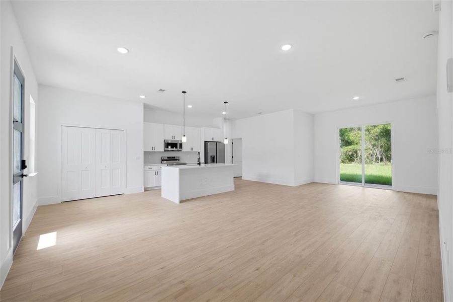 Spacious, unfurnished interior of a new home in , Ocala (Image 34).