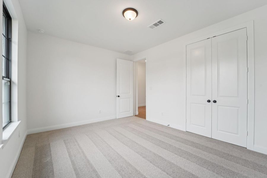 Spacious, unfurnished interior of a new home in Evergreen 55', Conroe (Image 33).