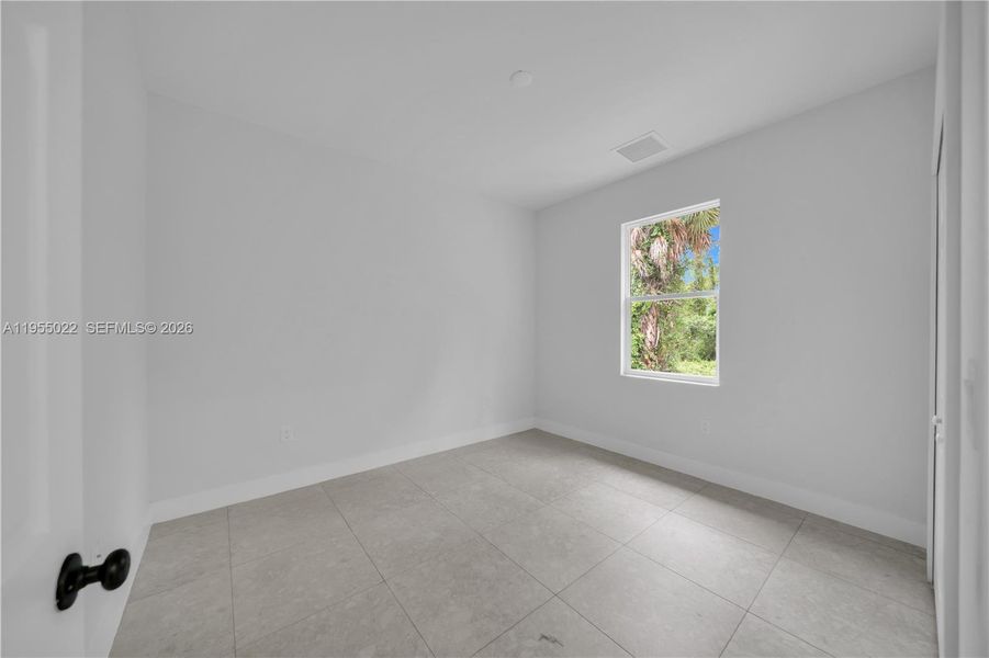 Spacious, unfurnished interior of a new home in , Lehigh Acres (Image 21).