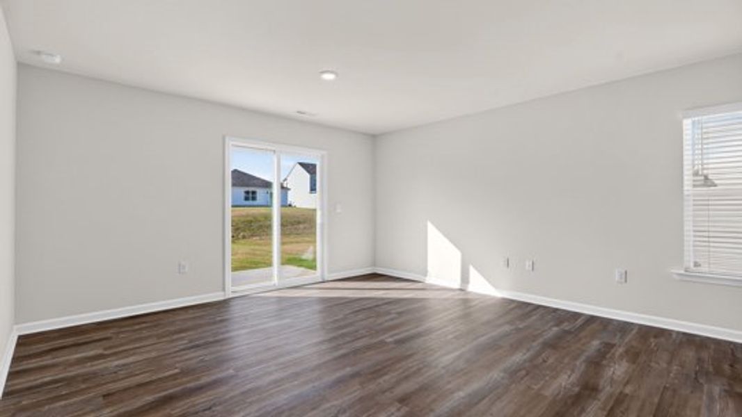 Spacious, unfurnished interior of a new home in Laurel Oaks, Sanford (Image 13).