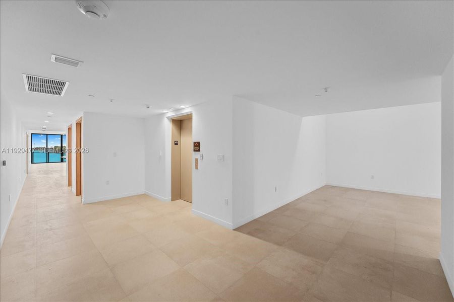 Spacious, unfurnished interior of a new home in Onda, Bay Harbor Islands (Image 18).