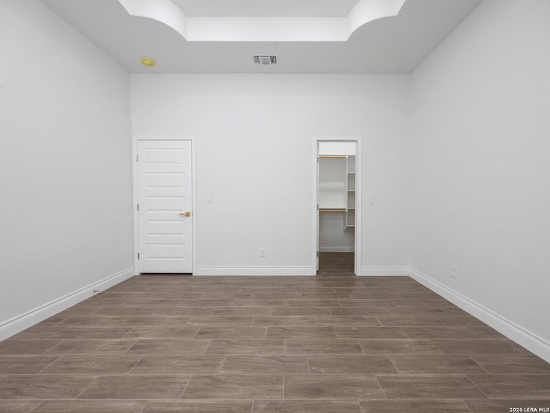 Spacious, unfurnished interior of a new home in , Elmendorf (Image 35).