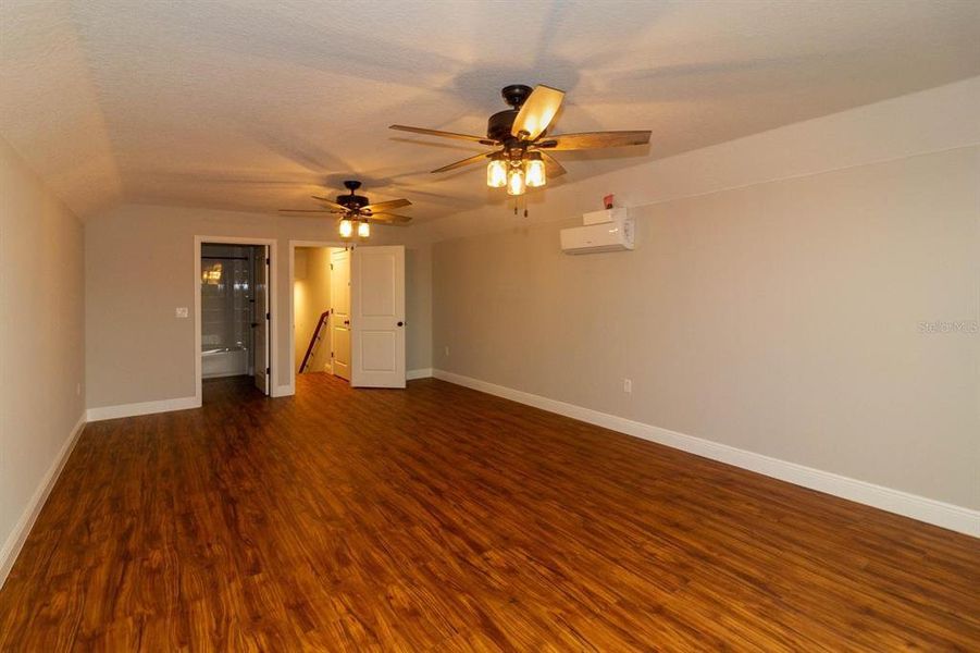 Spacious, unfurnished interior of a new home in , Umatilla (Image 38).