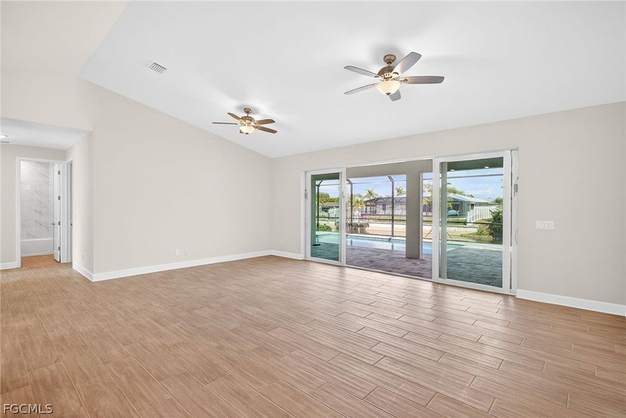 Spacious, unfurnished interior of a new home in Cape Coral, Cape Coral (Image 23).