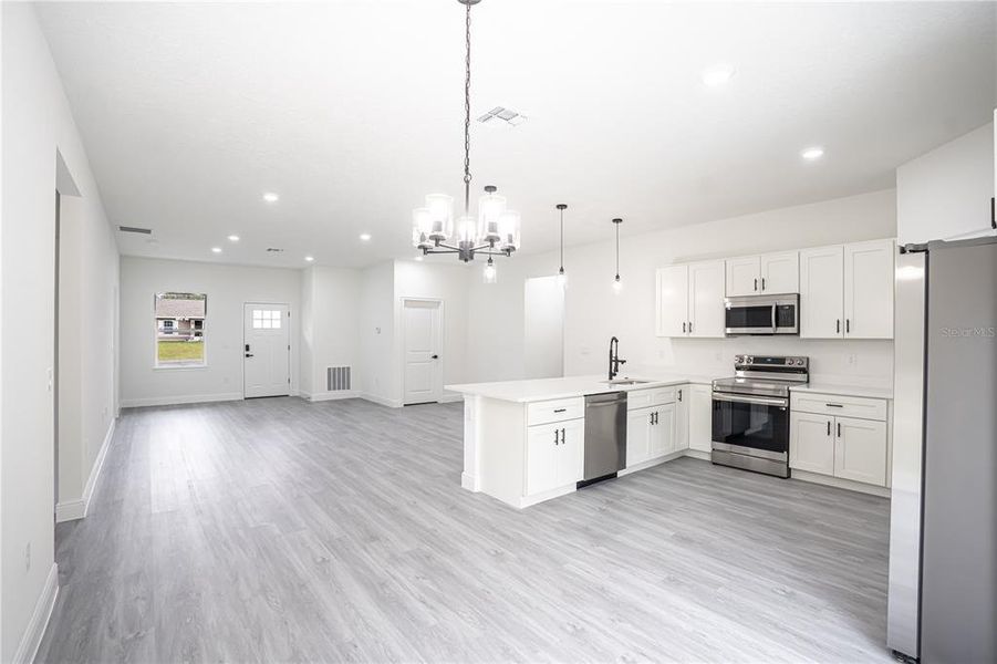 Spacious, unfurnished interior of a new home in , Ocala (Image 19).