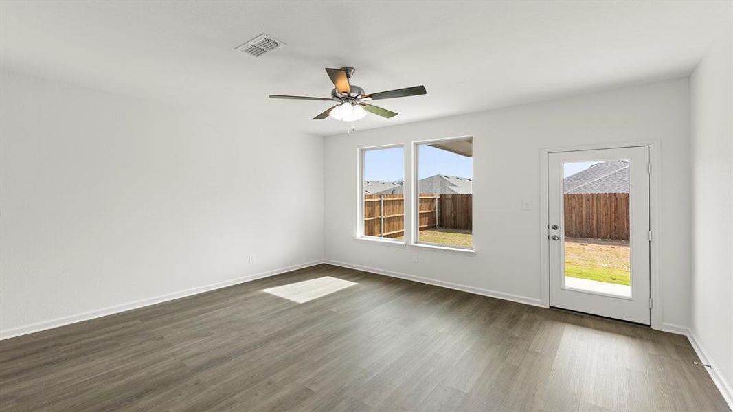 19. 1705 Meadow Crest - Family (3)