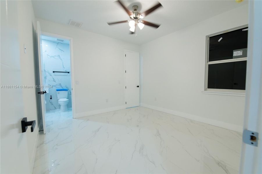 Spacious, unfurnished interior of a new home in , Cape Coral (Image 37).
