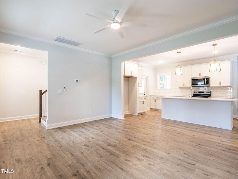 009-1280x960-family-room