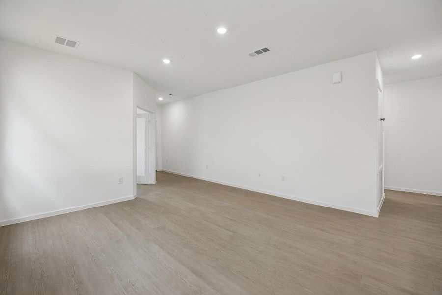 Spacious, unfurnished interior of a new home in Crosby Farms, Crosby (Image 30).
