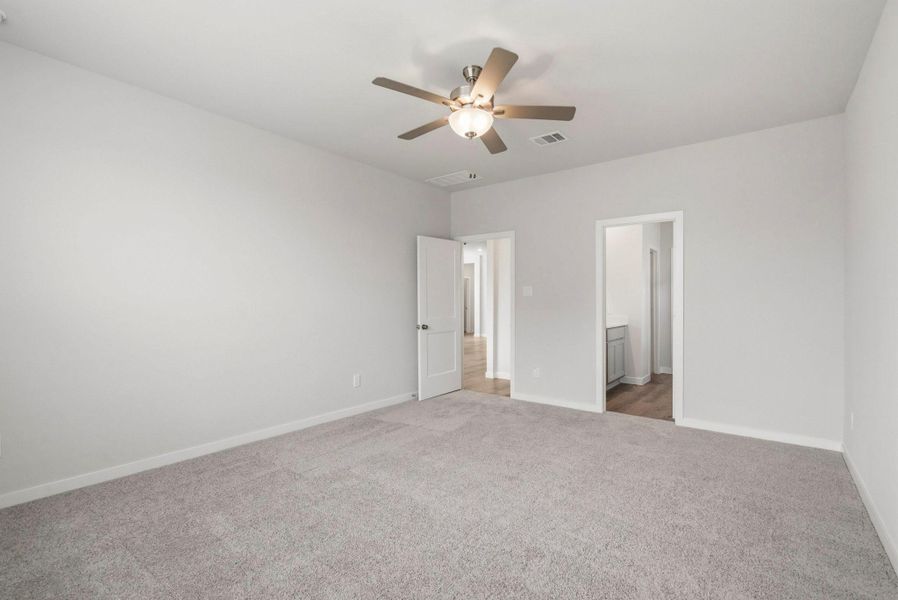 Spacious, unfurnished interior of a new home in Fulshear Lakes, Fulshear (Image 17).