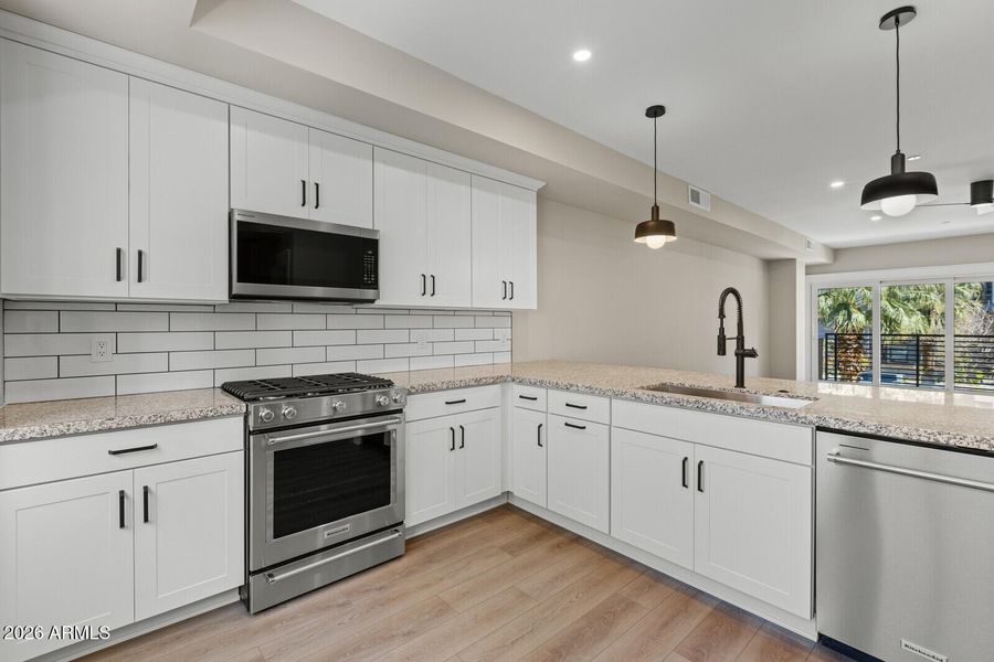 13_806_N_2nd_Ave13_mls 13_806_N_2nd_Ave13_mls