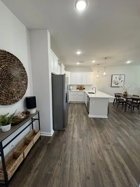 Representative furnished interior of a home built from the Henderson Plan by Veranda Homes in Beechwood Pond, Woodruff (Image 4).