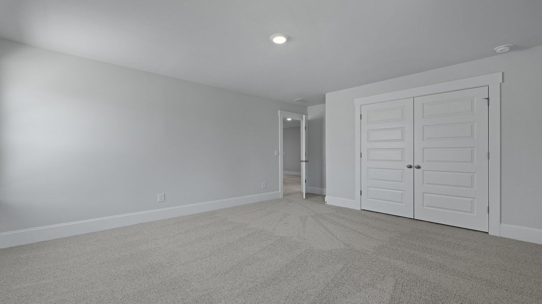 Spacious, unfurnished interior of a new home in Livingston Woods, Irmo (Image 37).