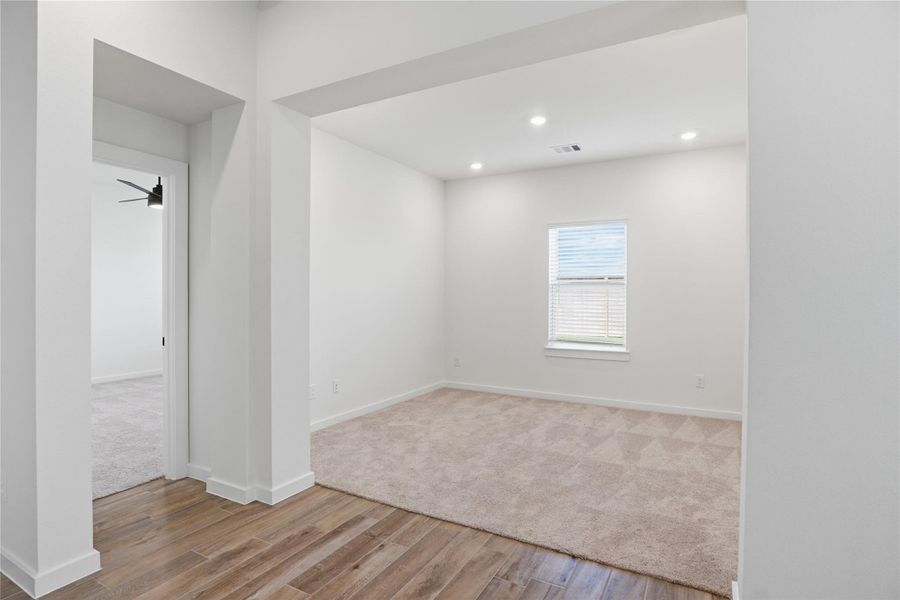 Spacious, unfurnished interior of a new home in Foxtail Palms, Manvel (Image 18).
