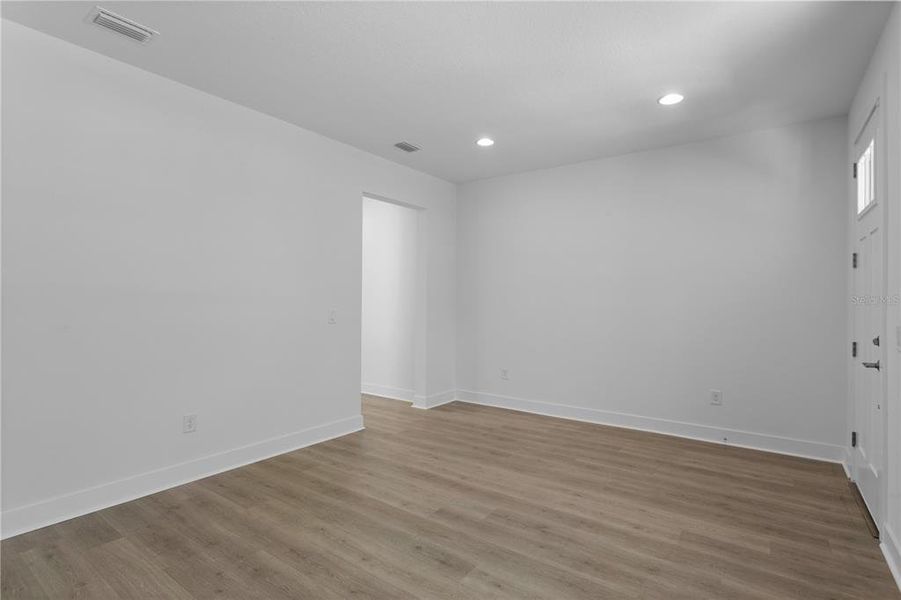 Spacious, unfurnished interior of a new home in , Tampa (Image 20).