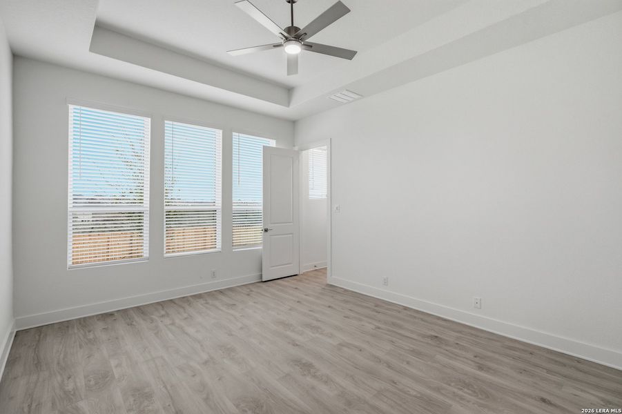 Spacious, unfurnished interior of a new home in Prominence, San Antonio (Image 17).