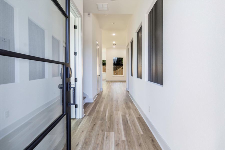 Spacious, unfurnished interior of a new home in , Houston (Image 10).