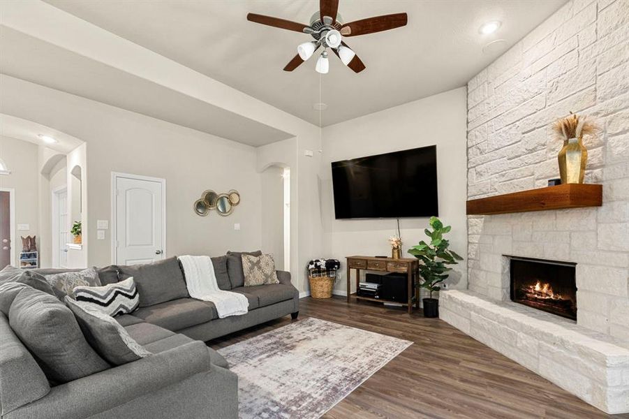 Walk into the spacious living room featuring a gorgeous creamy white stone fireplace.