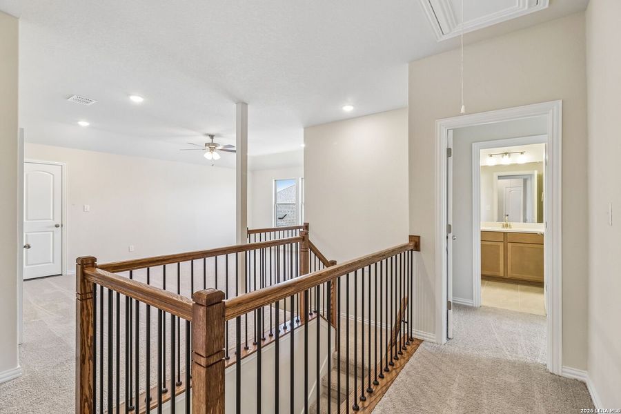 Spacious, unfurnished interior of a new home in Stream Waters, Seguin (Image 25).