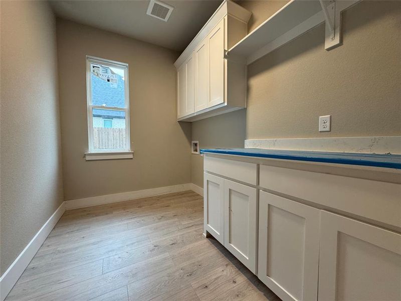 Spacious, unfurnished interior of a new home in Coyote Crossing, Godley (Image 8).