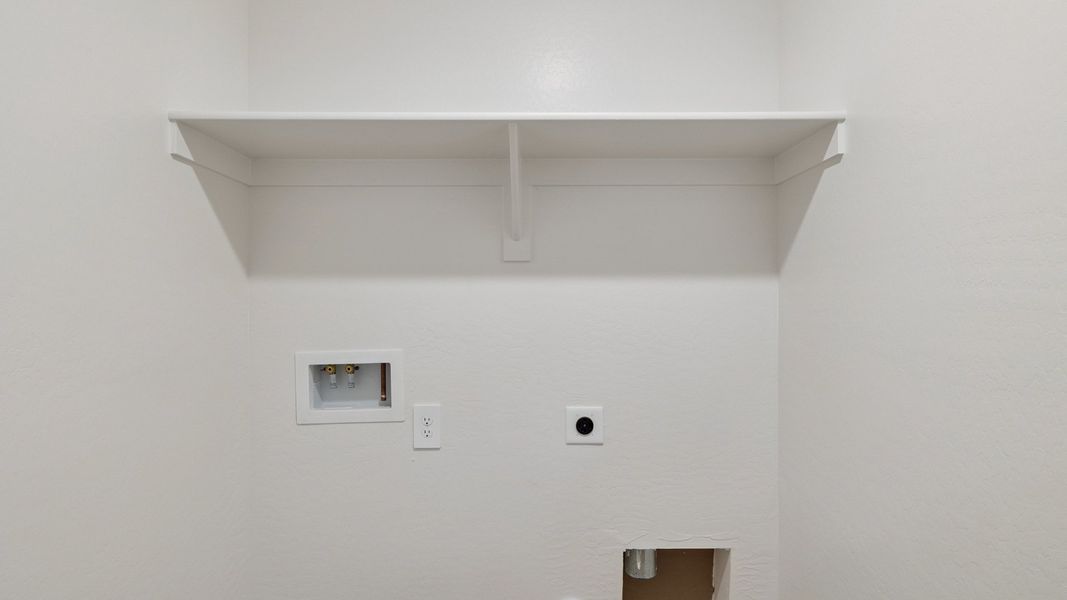Spacious, unfurnished interior of a new home in Del Rio Ranch, Avondale (Image 24).
