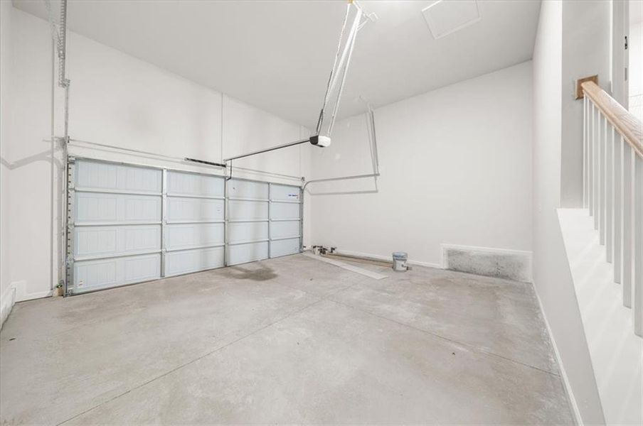 Spacious, unfurnished interior of a new home in , Gainesville (Image 43).
