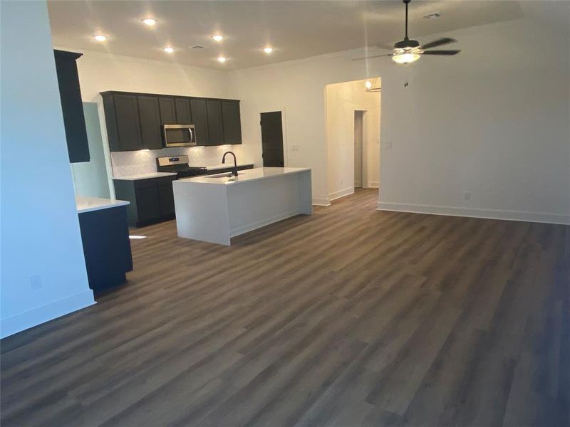 Spacious, unfurnished interior of a new home in The Preserve At Country Ridge, Sherman (Image 22).