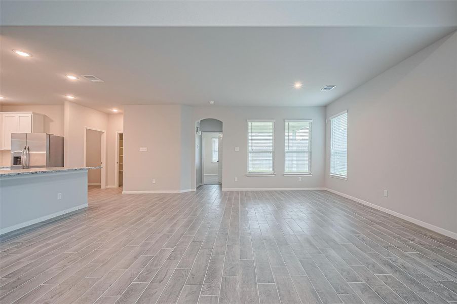 Spacious, unfurnished interior of a new home in Sunterra, Katy (Image 23).