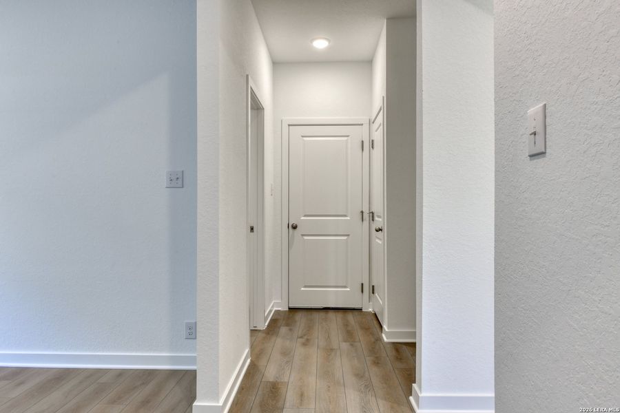 Spacious, unfurnished interior of a new home in Arcadia Ridge, San Antonio (Image 30).