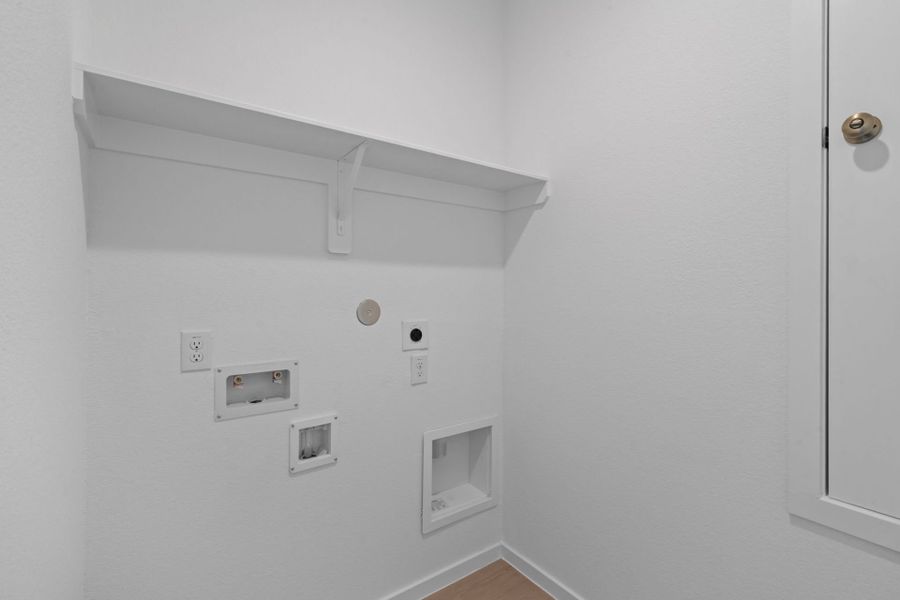 Spacious, unfurnished interior of a new home in Montgomery Bend, Montgomery (Image 15).