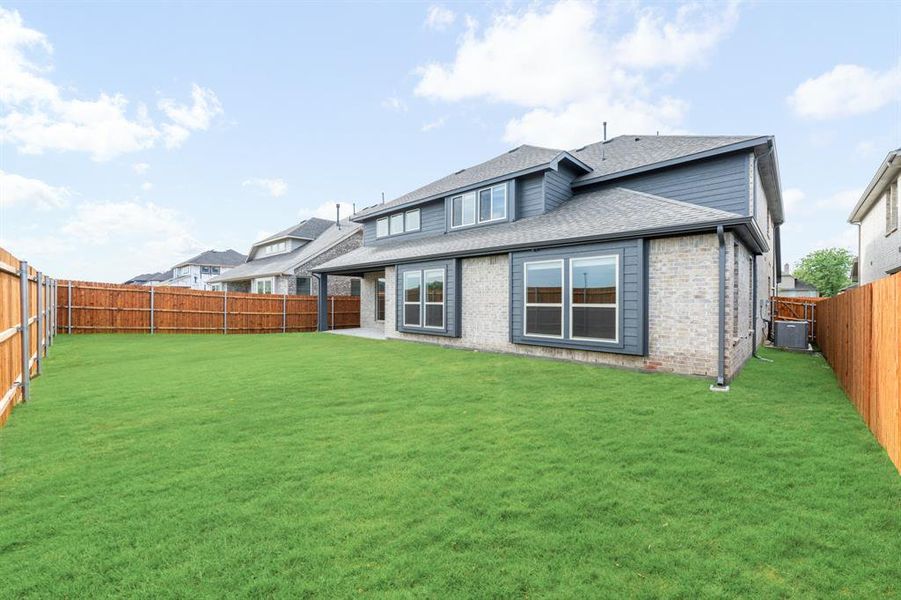 Exterior details and patio area of a home in Glenwood Meadows, Argyle (Image 4).