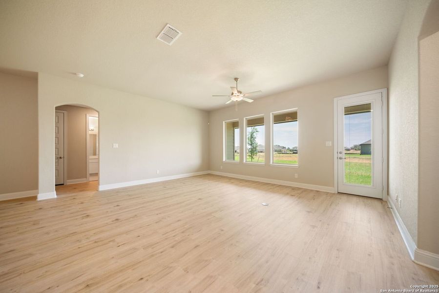 Spacious, unfurnished interior of a new home in Annabelle Ranch, San Antonio (Image 21). Spacious, unfurnished interior of a new home in Annabelle Ranch, San Antonio (Image 21).