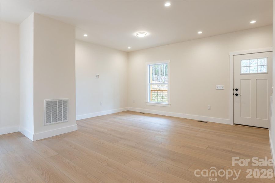 Spacious, unfurnished interior of a new home in , Fairview (Image 40).