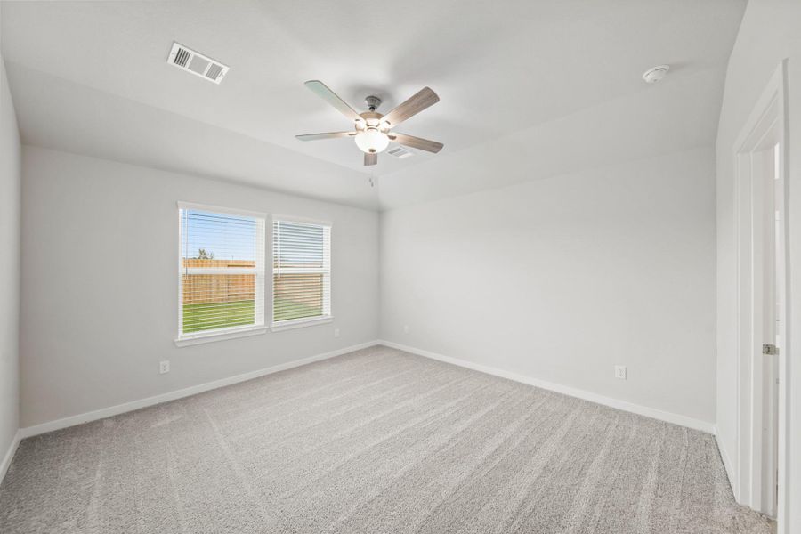 Spacious, unfurnished interior of a new home in Valor Park, Bay City (Image 19).