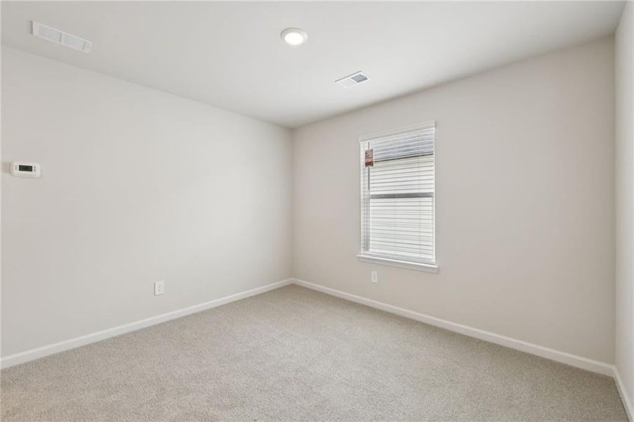 Spacious, unfurnished interior of a new home in Hawthorne Station, College Park (Image 9).