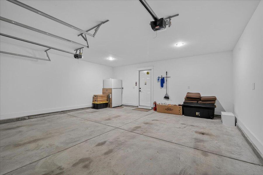 Spacious, unfurnished interior of a new home in , Summerville (Image 25).