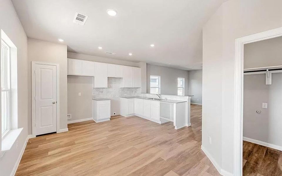 Image 23 of a home in Perkinsville.