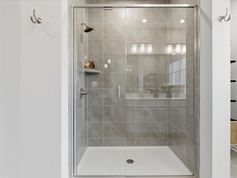 Representative interior finishes for a home built from the Avett by Tri Pointe Homes in Ellis Townes, Charlotte (Image 22).