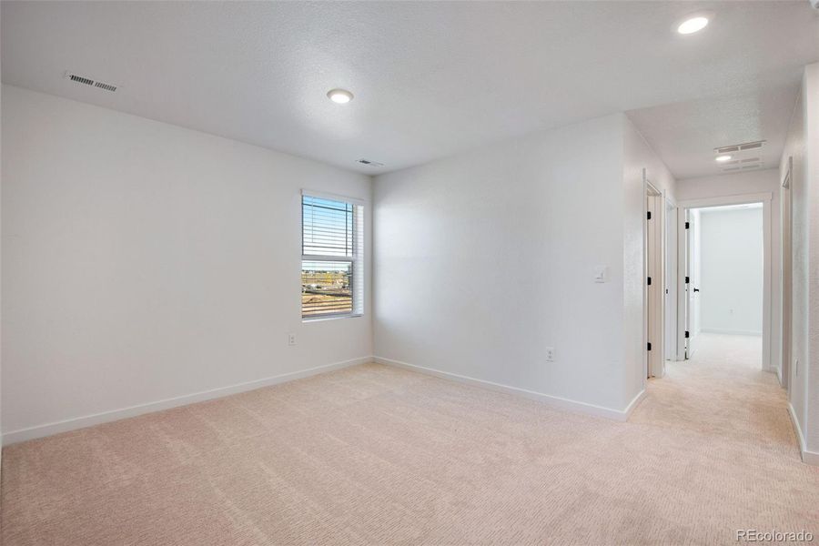 Spacious, unfurnished interior of a new home in Horizon Uptown, Aurora (Image 26). Spacious, unfurnished interior of a new home in Horizon Uptown, Aurora (Image 26).